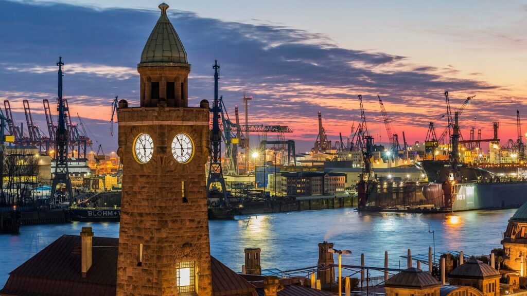 Seehafen in Hamburg. Platz 3 der Top 10 Städte in Deutschland.