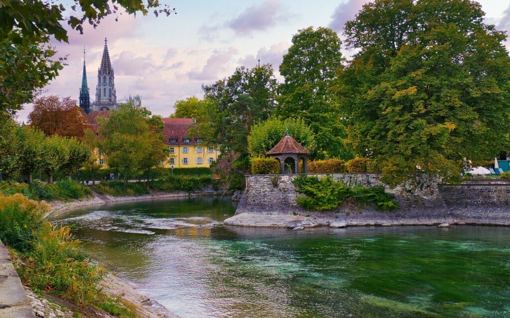 Unterer Rhein in Konstanz. Platz 1 der Top 10 Städte in Deutschland.