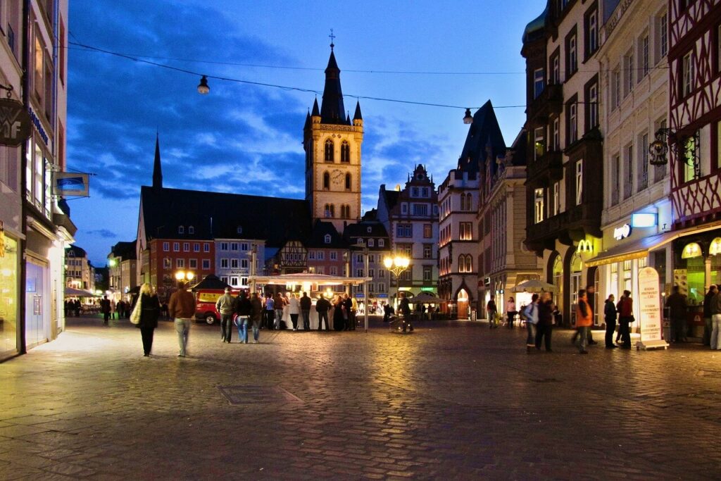 historischer Marktplatz in Trier. Platz 9 der Top 10 Städte in Deutschland.