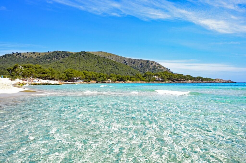 schöner Strand auf der Insel Mallorca in Spanien