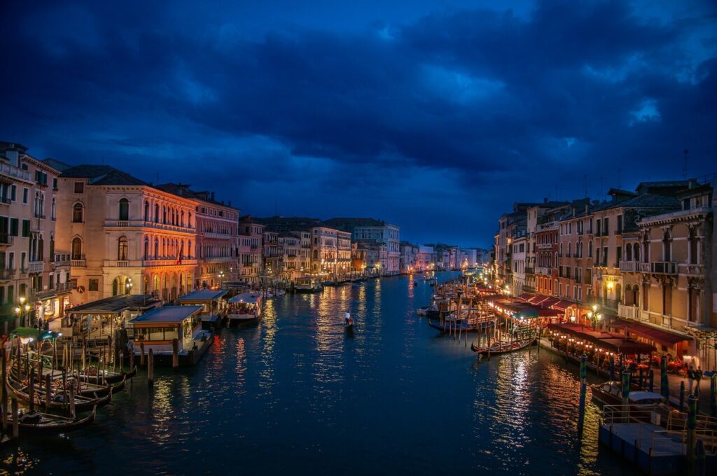 Romantische Valentinstags Idee 1: eine Gondelfahrt in Venedig
